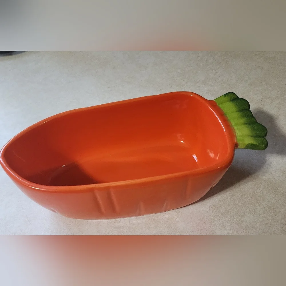 Kaytee Veg-T-Bowl Large food dish for rabbits guinea pigs